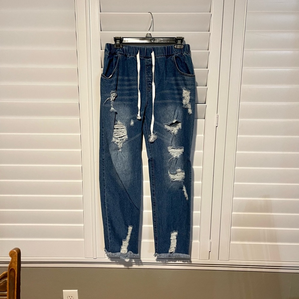 Elastic waist ripped jeans